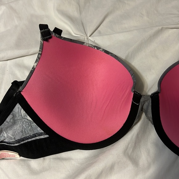 PINK Victoria’s Secret Wear-Everywhere Push-up Bra 32DD - Picture 6 of 7